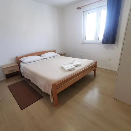 Ema Apartment