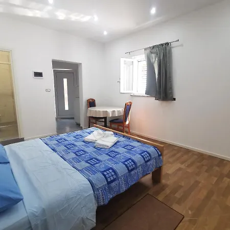 Apartment Ema
