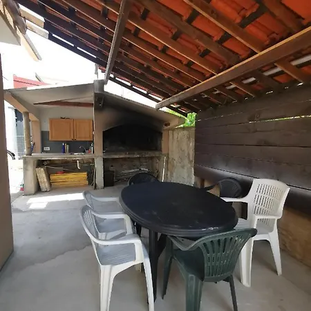 Ema Apartment *